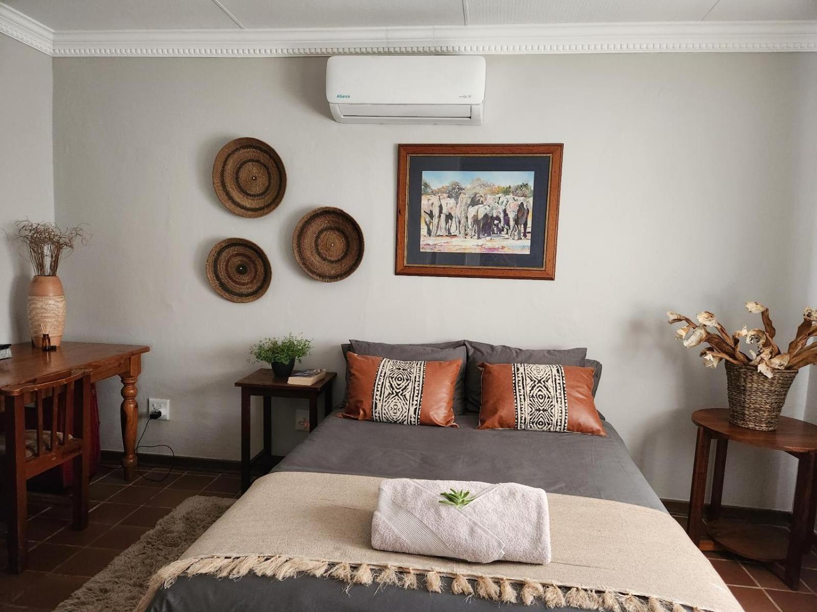 Tree Aloe Guest House Мокопане Стая снимка