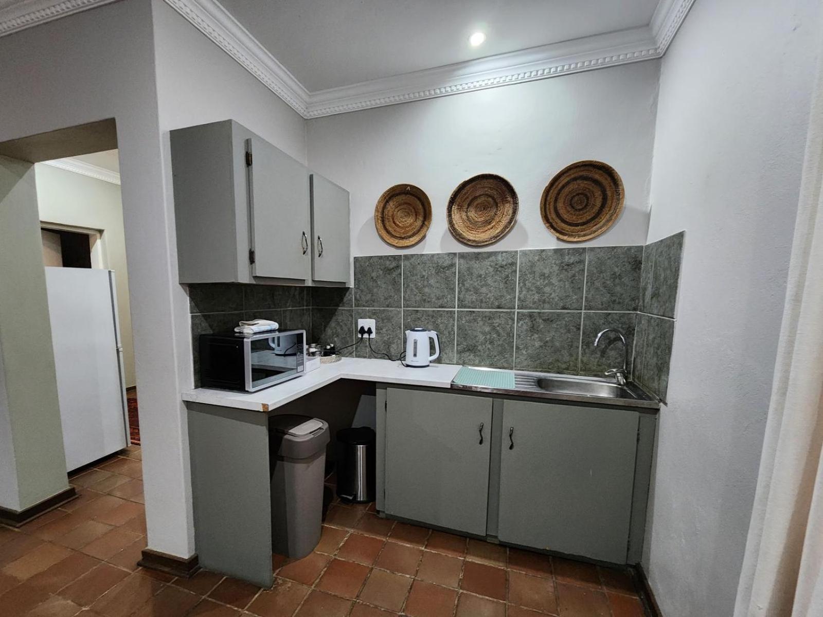 Tree Aloe Guest House Мокопане Стая снимка