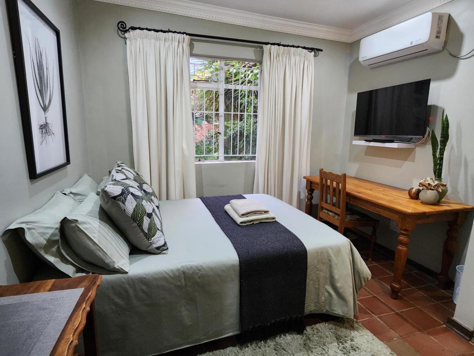 Tree Aloe Guest House Мокопане Стая снимка
