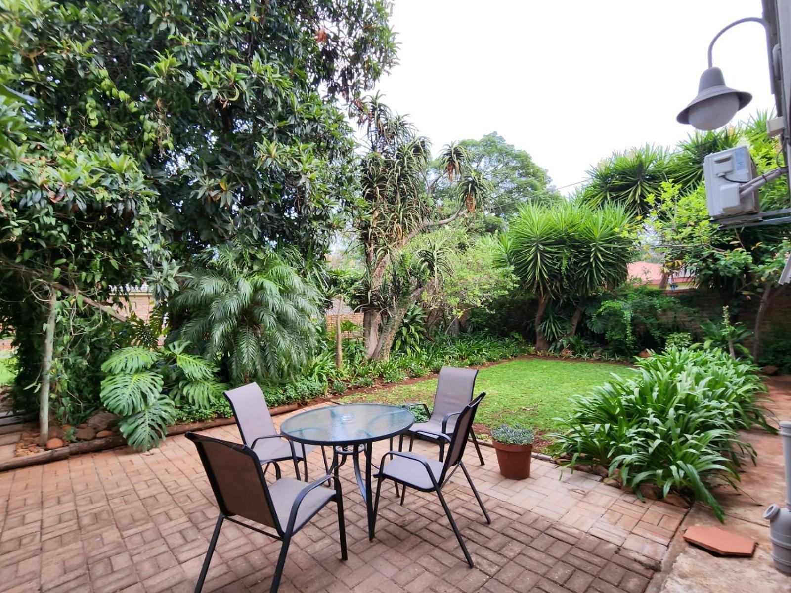 Tree Aloe Guest House Мокопане Стая снимка
