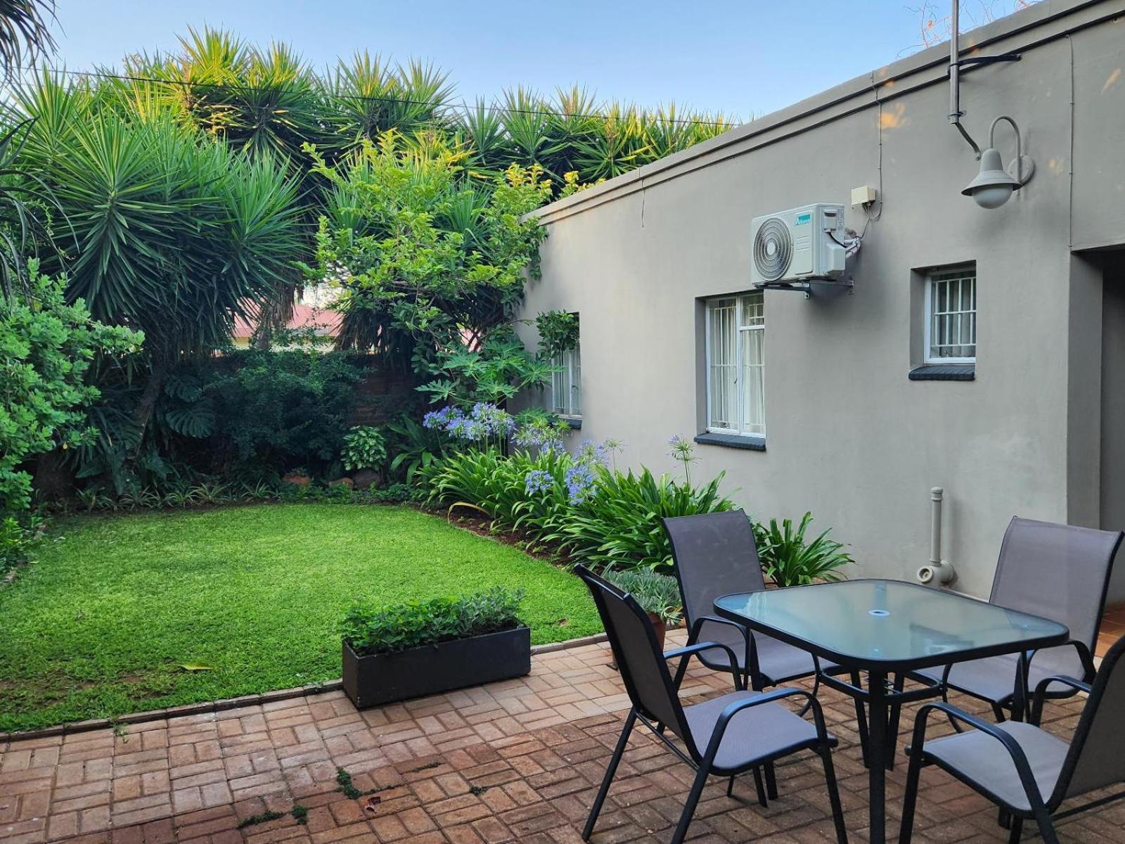 Tree Aloe Guest House Мокопане Стая снимка