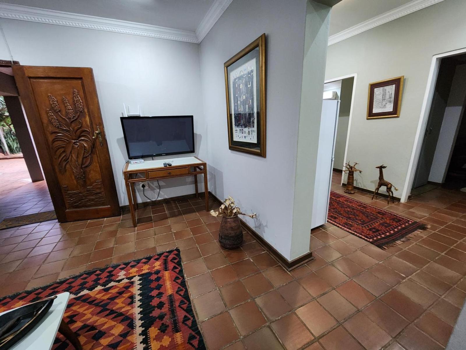 Tree Aloe Guest House Мокопане Стая снимка