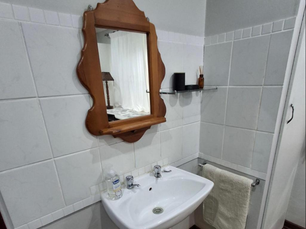 Tree Aloe Guest House Мокопане Стая снимка