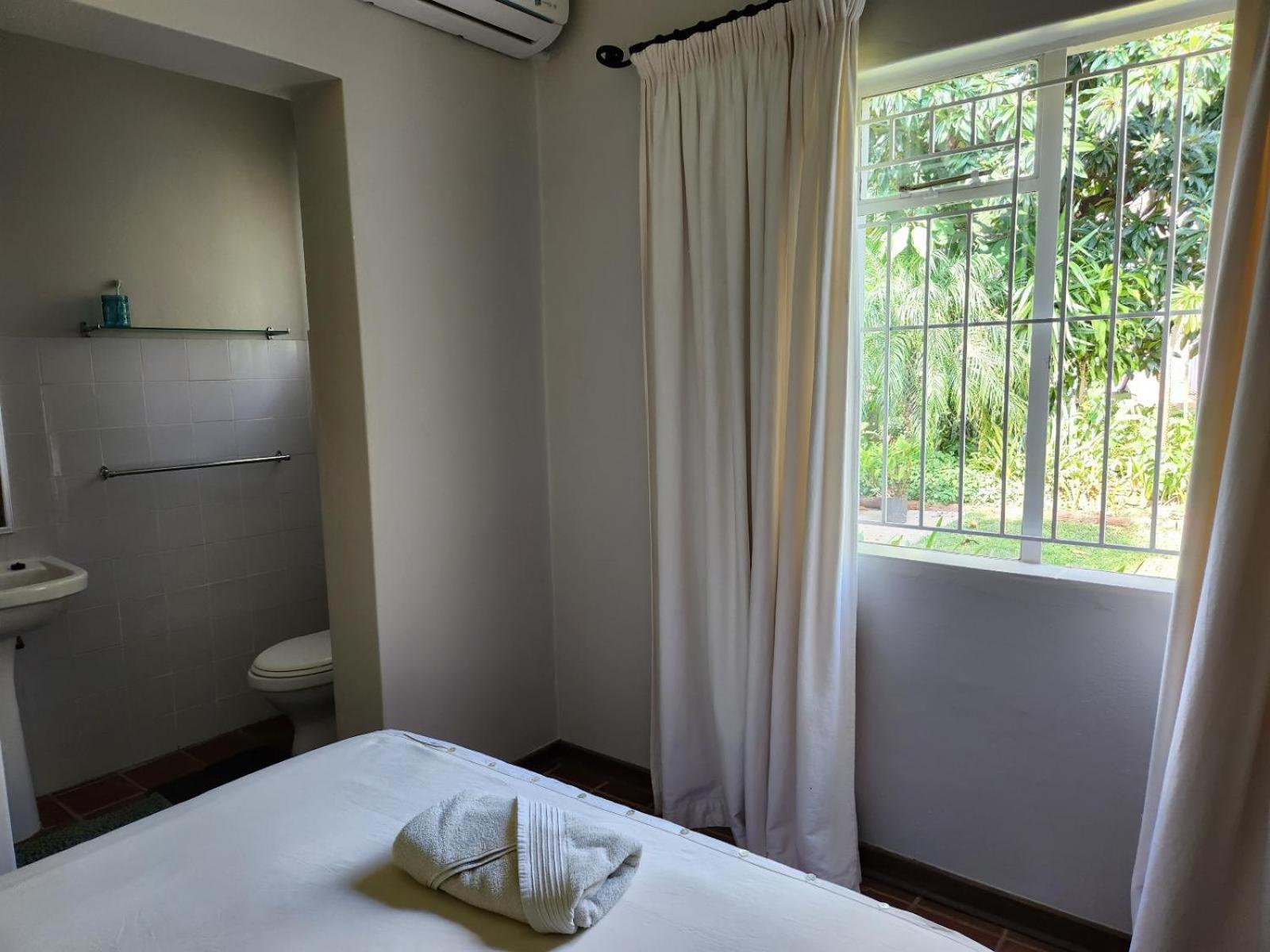 Tree Aloe Guest House Мокопане Стая снимка