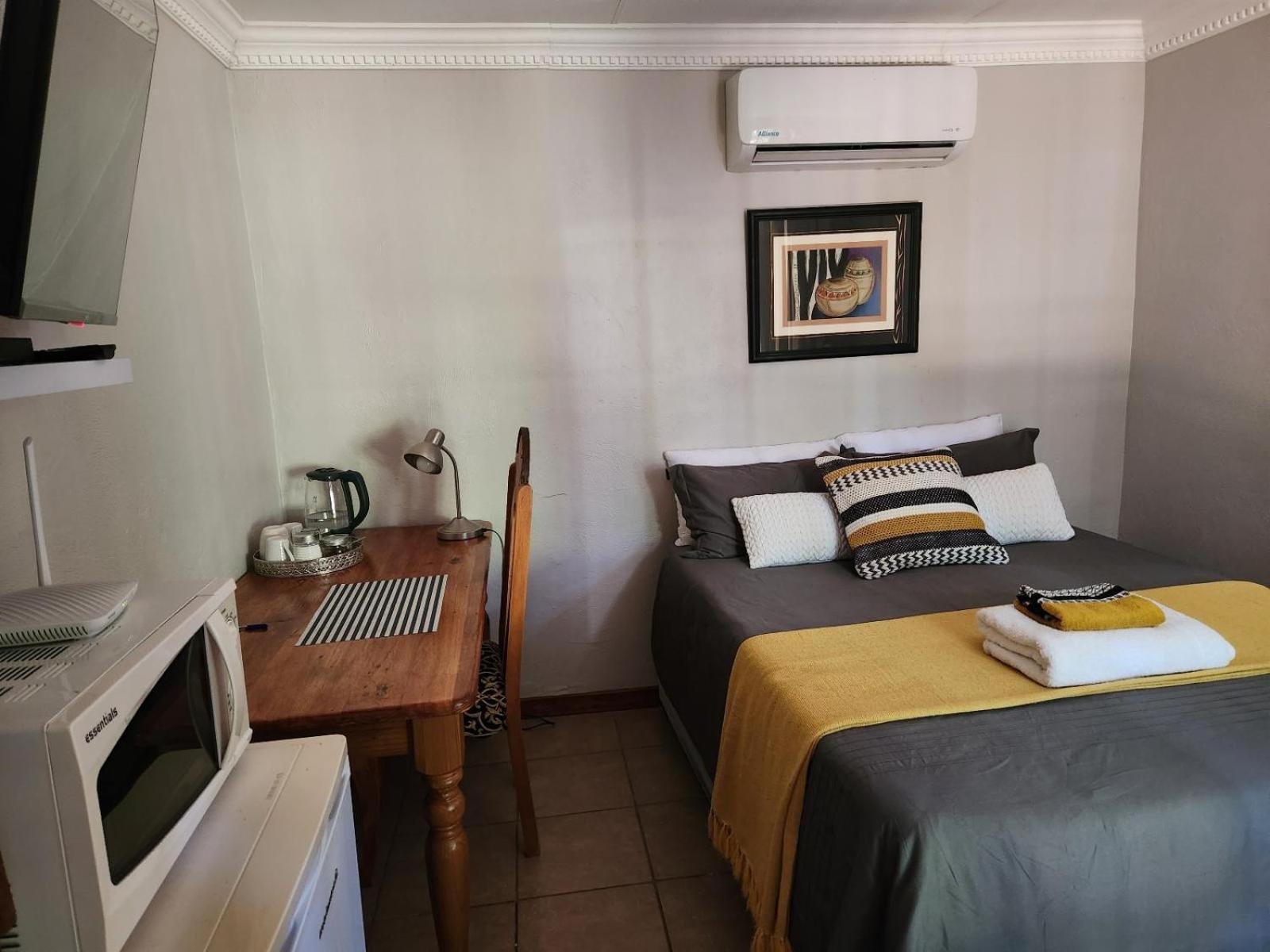 Tree Aloe Guest House Мокопане Стая снимка