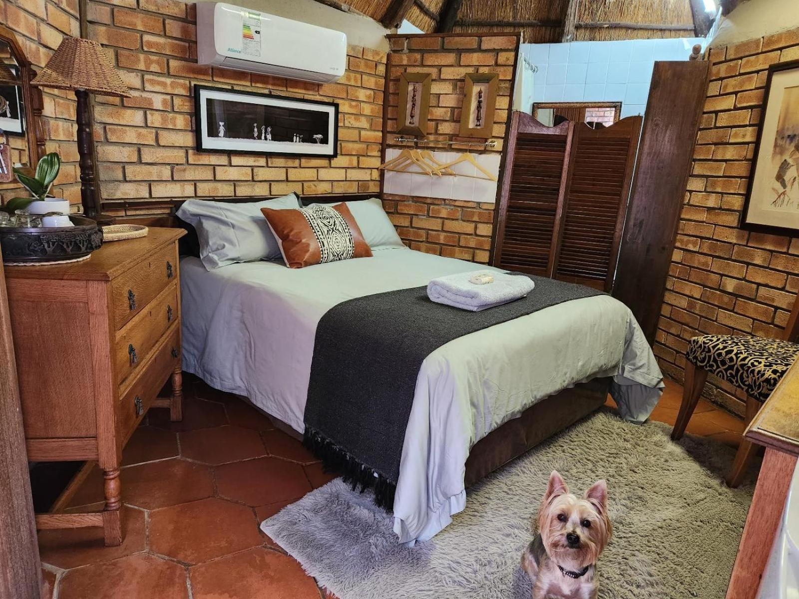 Tree Aloe Guest House Мокопане Стая снимка