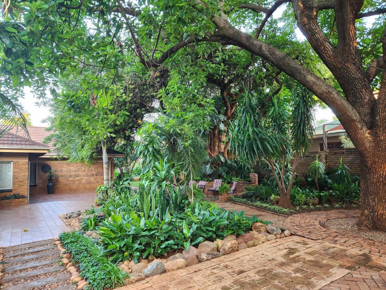 Tree Aloe Guest House Мокопане Екстериор снимка