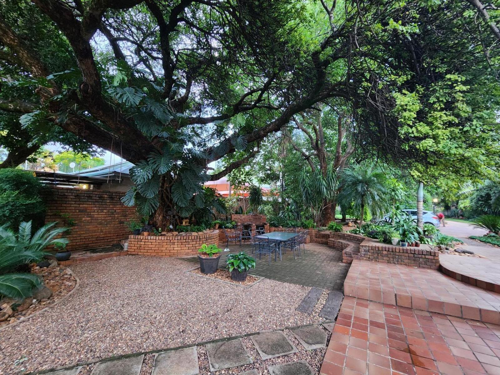Tree Aloe Guest House Мокопане Екстериор снимка