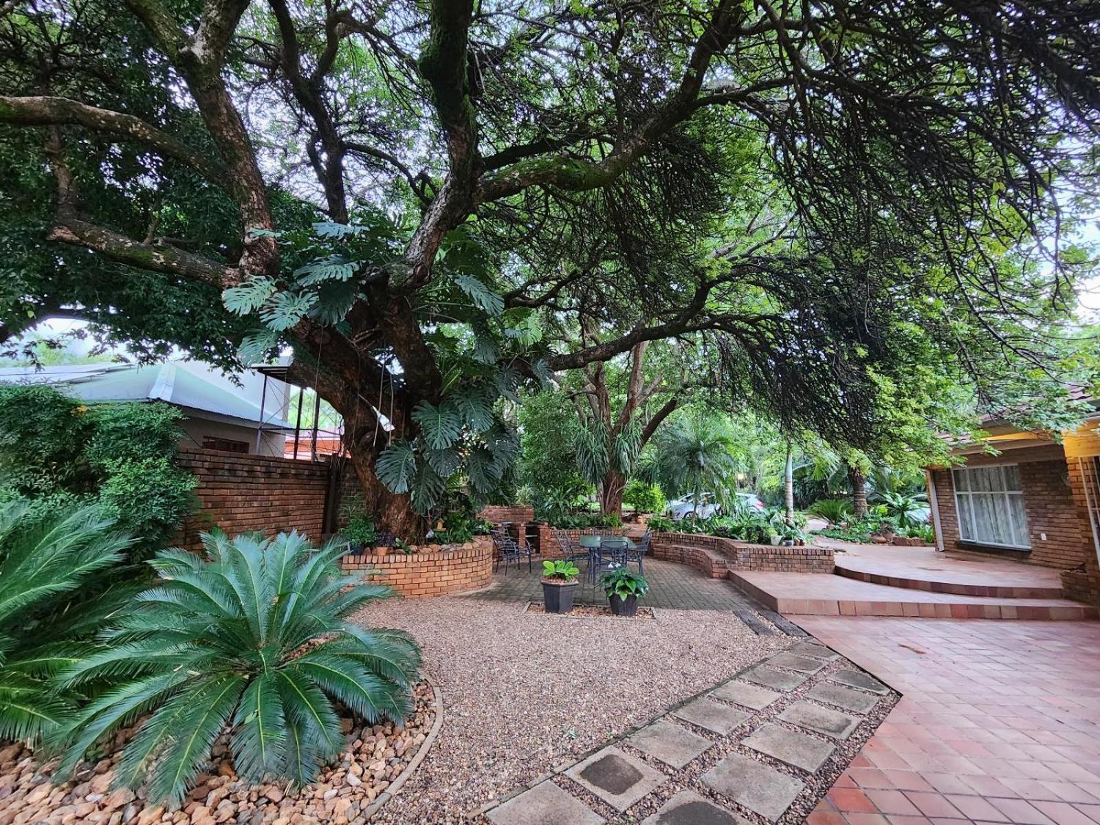 Tree Aloe Guest House Мокопане Екстериор снимка