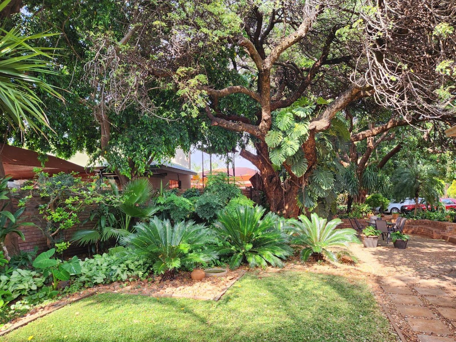 Tree Aloe Guest House Мокопане Екстериор снимка